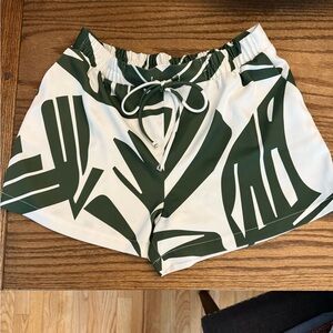 Saks Green and White Leaf Print Women's Shorts